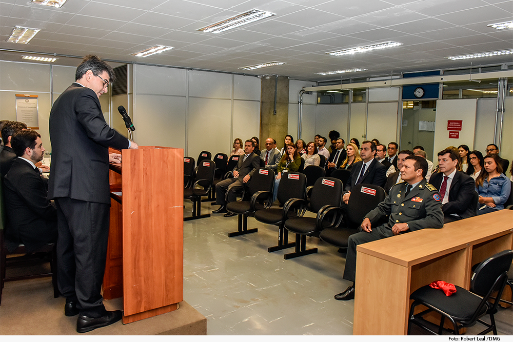 noticia-1-inaugura_ao-3-tribunal-do-juri.jpg