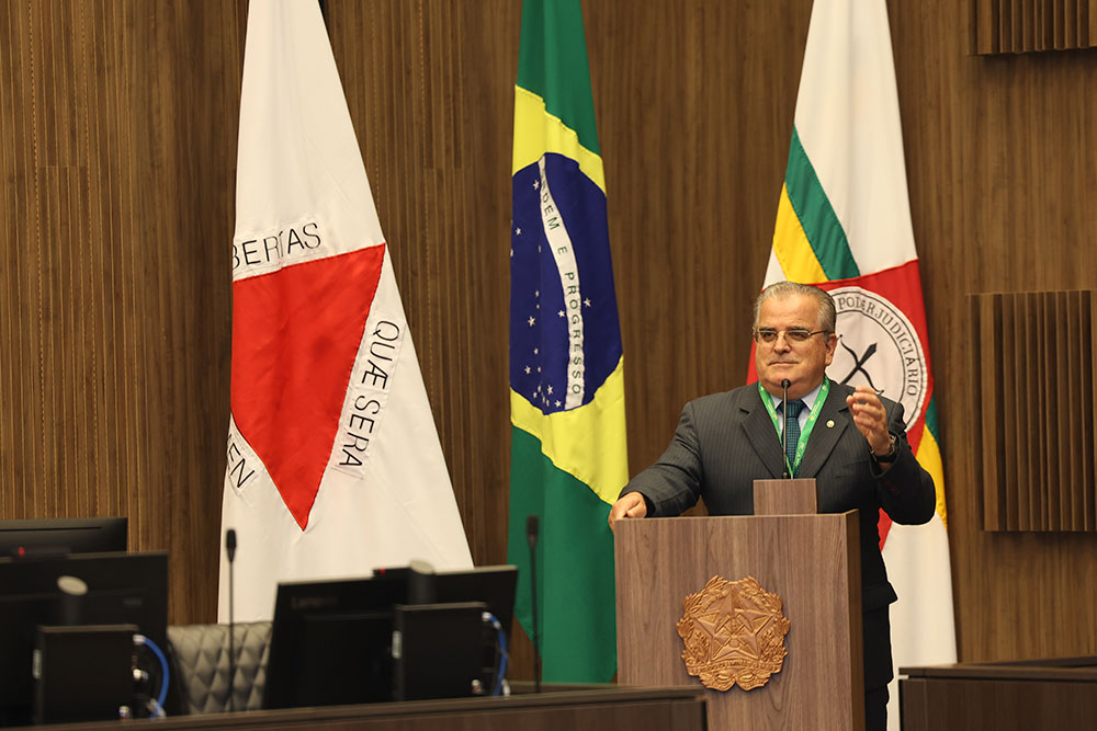 Not-III-Congresso-Int-JusticaRestaurativa-DesRogerioMedeiros.jpg
