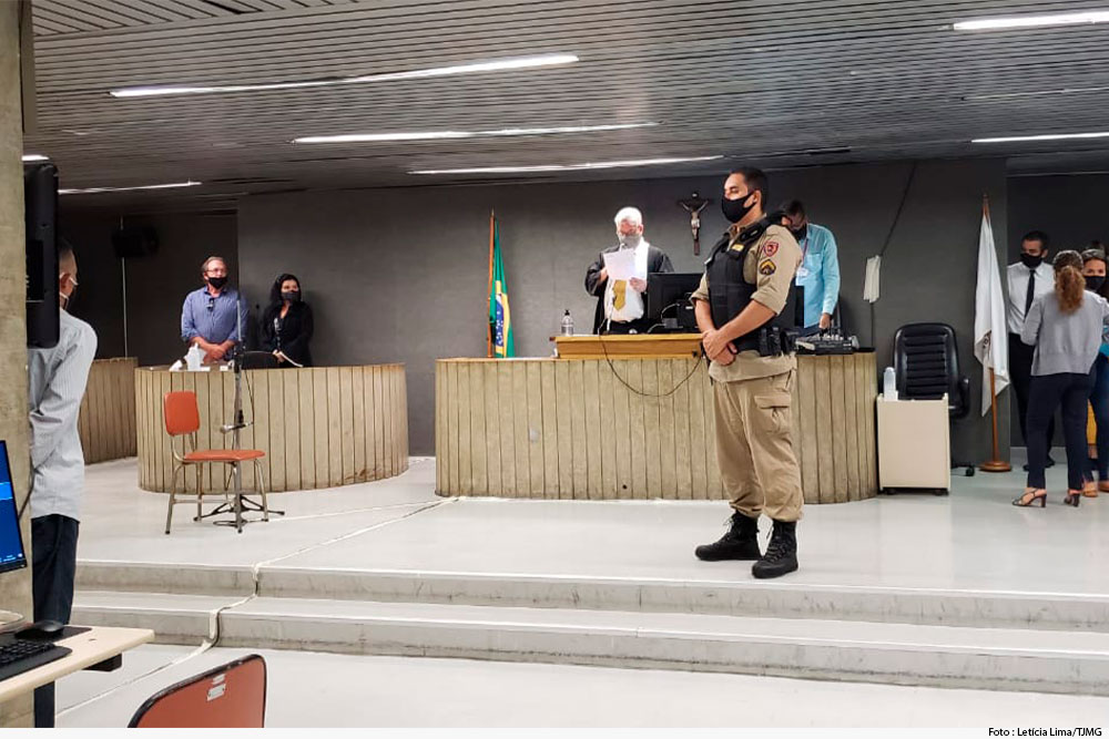not---tribunal-do-juri-do-morador-de-rua---Leticia-Lima.jpg