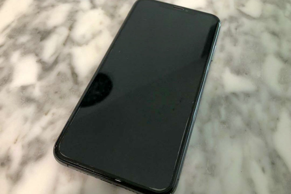 not---iphone_xs_max_black.jpg