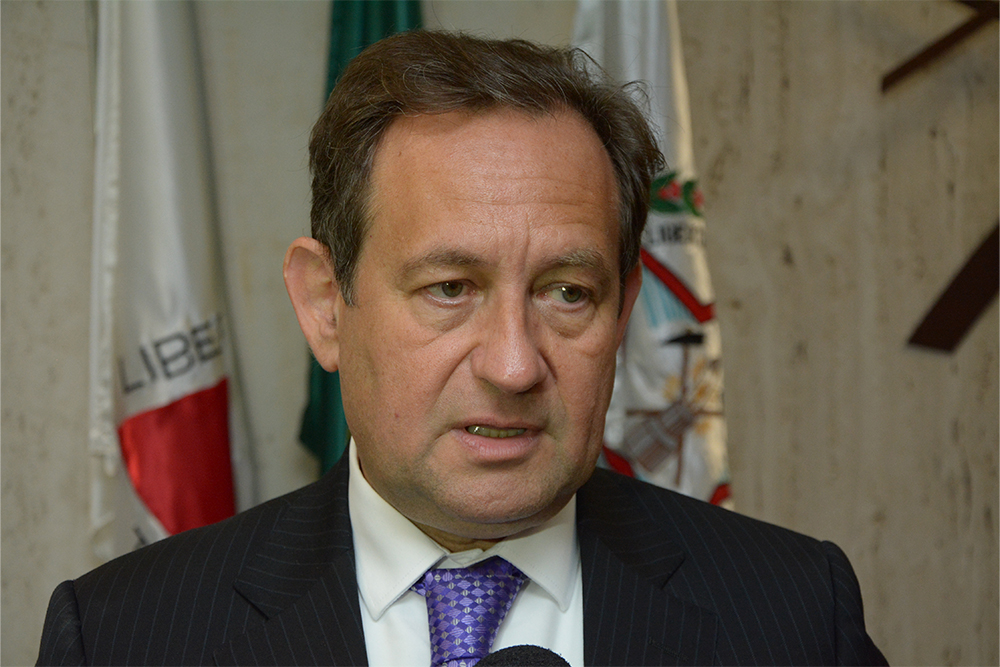 Not---Governador-em-exercicio-e-presidente-do-TJMG-desembargador-Jose-Arthur-de-Carvalho-Pereira-Filho-entrega-medalhas-a-diretoria-do-TJMG3.jpg