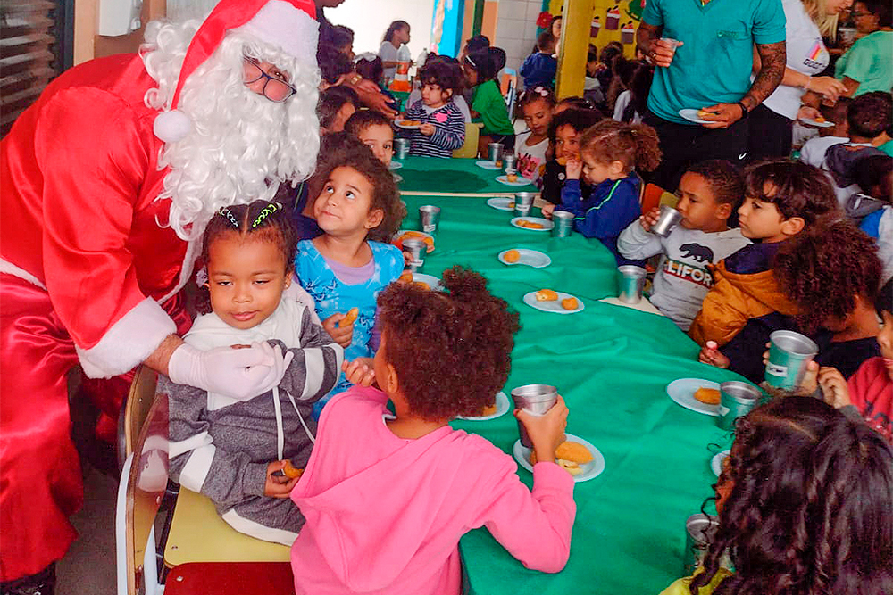 Crianças recebem presentes arrecadados em campanha de Natal do TJMG |  Portal TJMG
