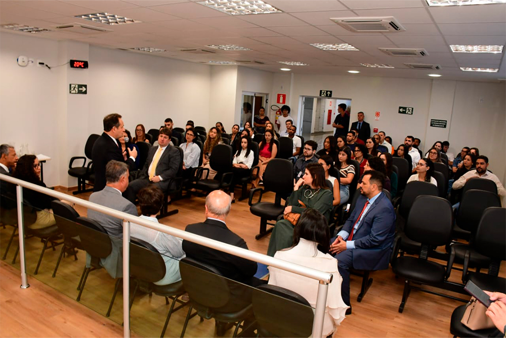 Not---Pr-se-reune-com-servidores-no-forum-Diamantina._3.jpg
