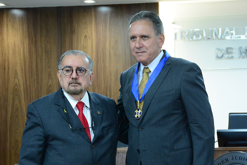 Not-2---Assinatura-Cooperacao-TJ-e-TJM-Medalha-Ministro-Afranio-Vilela.jpg