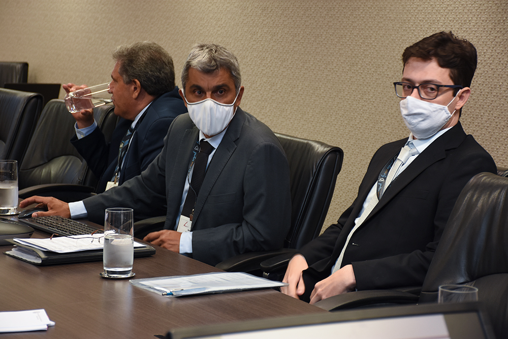 Servidores em reunião