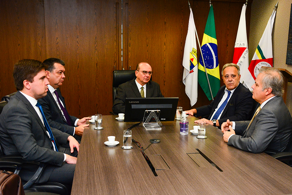 not---Visita-associacao-dos-bancos.jpg