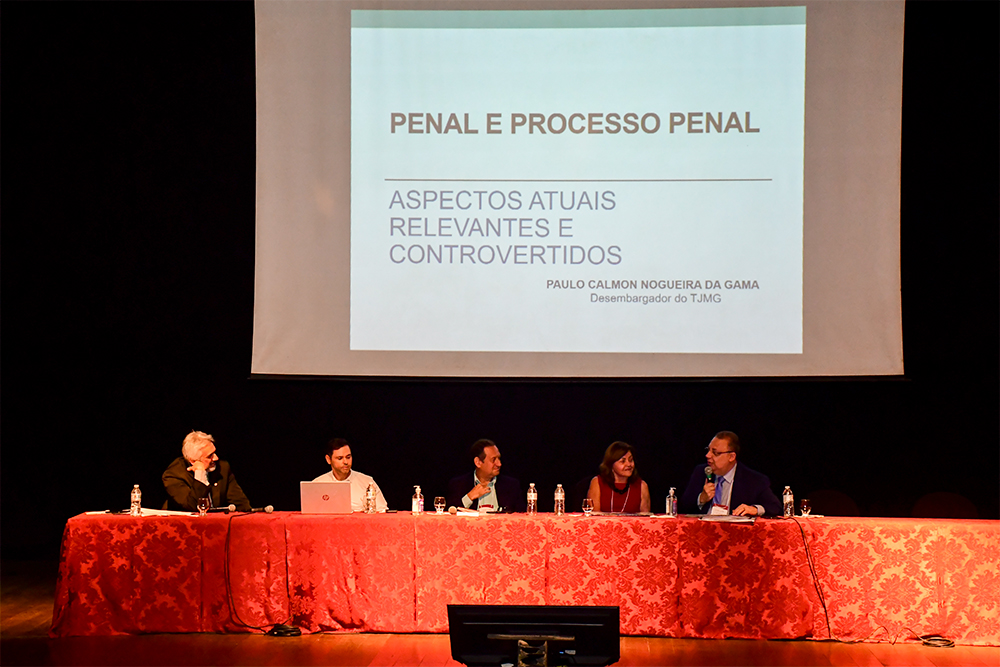 Not-35-Encor-Dia2--Painel7-DireitoPenal.jpg