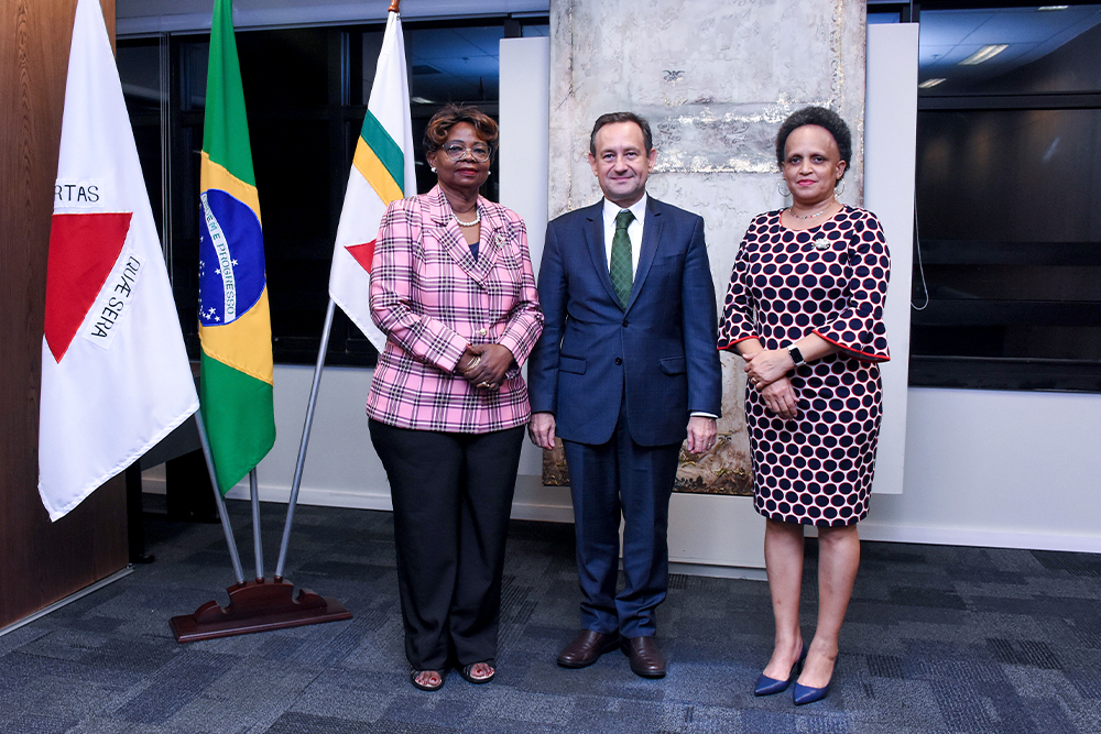 Not---Pr-recebe-visita-de-comitiva-de-Mocambique.2.jpg