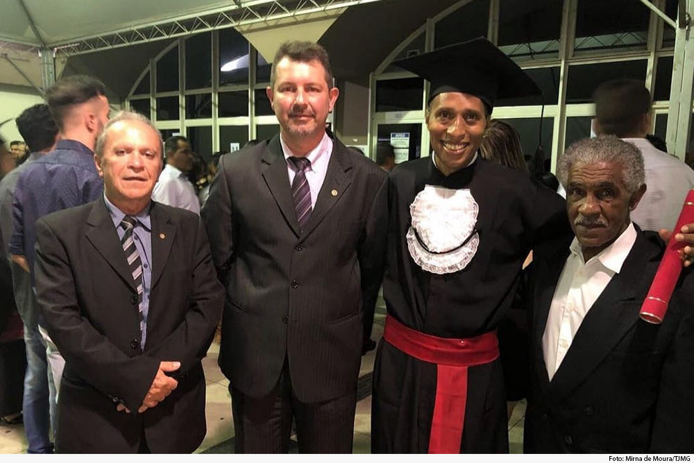 noticia--juizes-ajudam-faxineiro--.2021-_2_.jpg