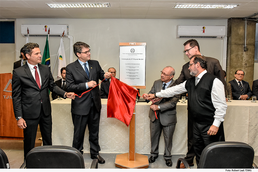 noticia-3-inaugura_ao-3-tribunal-do-juri.jpg