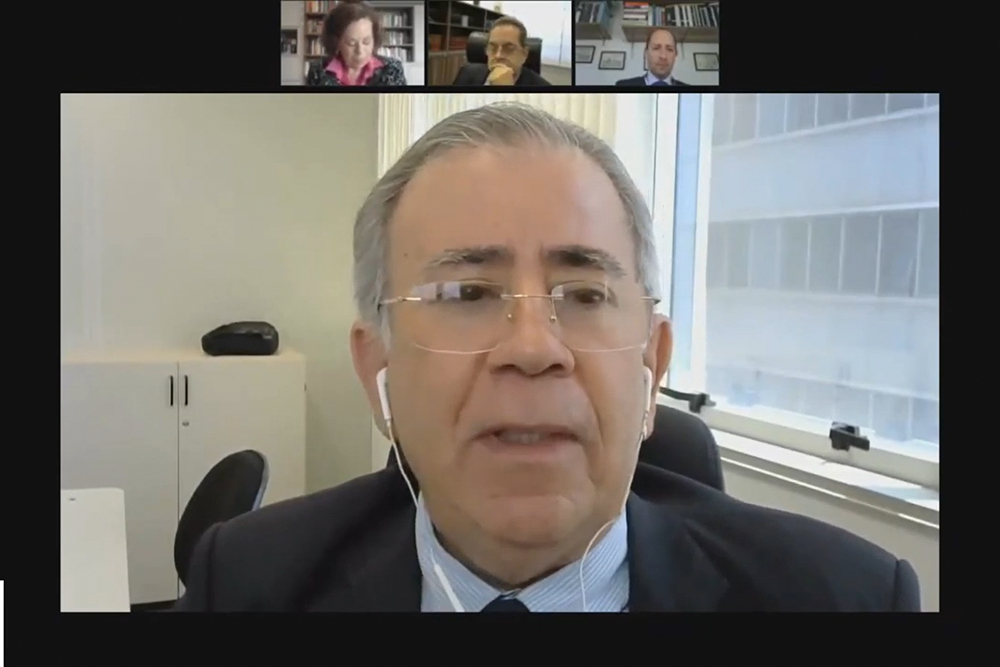 not4---LIVE-PReD---Urna-Eletronica-e-Voto-Impresso---juiz-Adilon-Claver.jpg