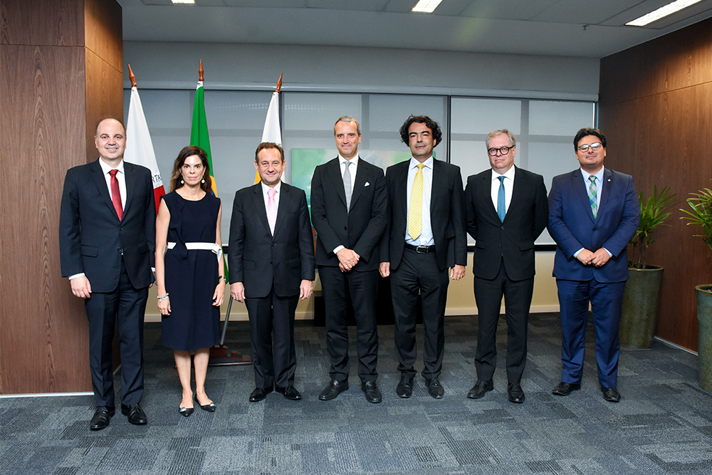 Not---Presidente-se-reune-com-Stefanio-Troiano-e-comitiva-da-UFMG...jpg