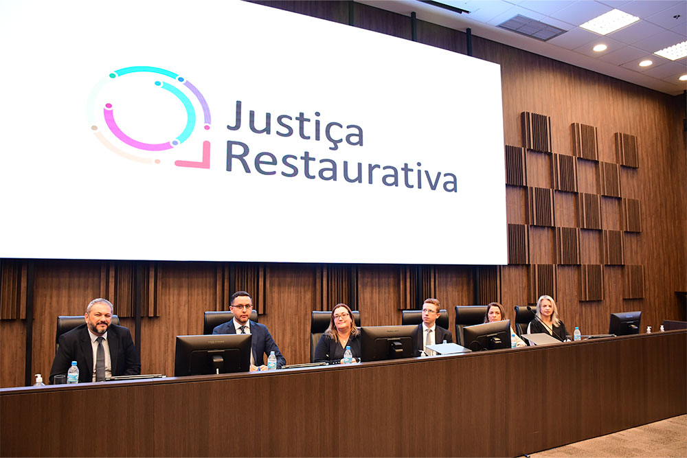 Not-seminarioJR-mesa-Pitches.jpg
