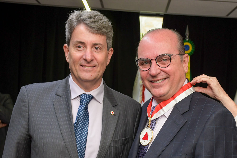 Presidente do TJMG recebe Medalha do Mérito da Advocacia-Geral do