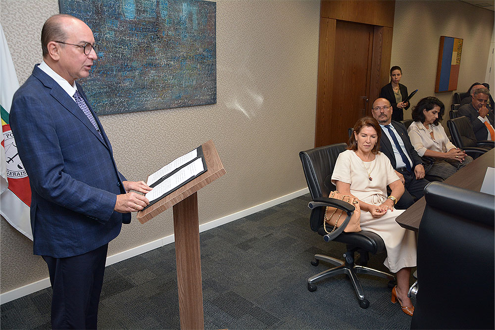 Not---Assinatura-de-termo-em-exercicio-juiza-de-direito-Maria-Dolores-Cordovil1.jpg