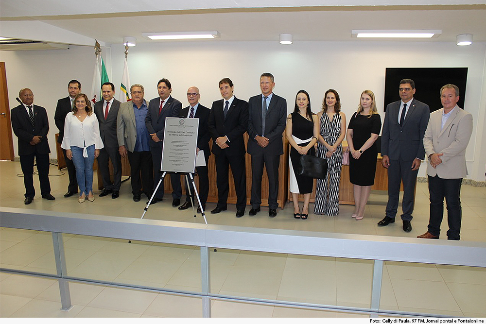 noticia3-instalacao-da-nova-vara-em-frutal.jpg
