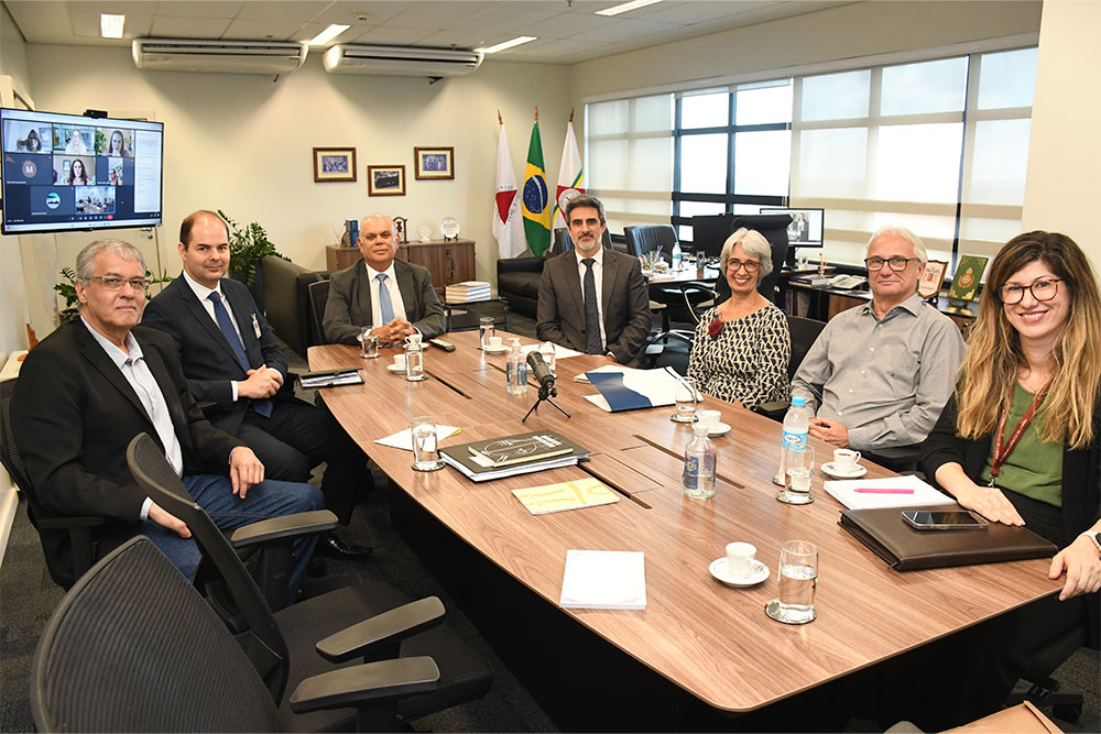 Not-reuniao-PUC-2aVice.jpg