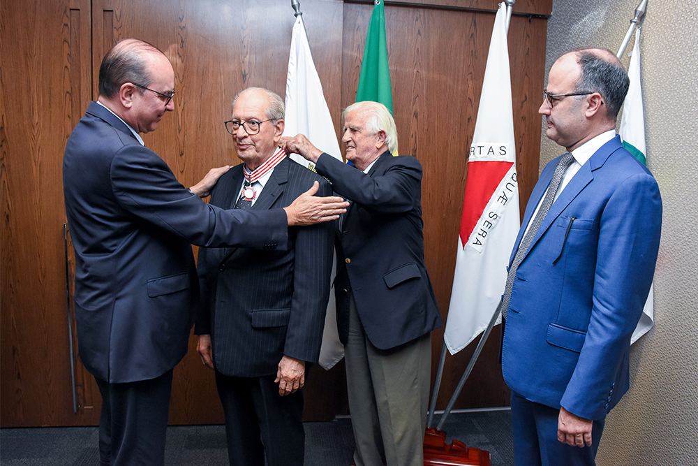 Not---Entrega-da-Medalha-JK-ao-des-Humberto-Theodoro-Junior._1.jpg