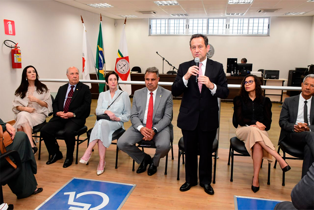 Not---Pr-se-reune-com-servidores-no-forum-Diamantina._4.jpg