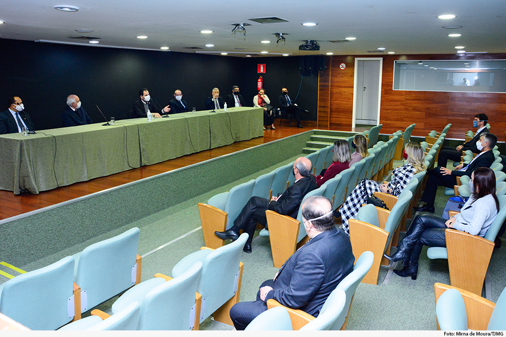 noticia-gilson-visita-forum-raja-25.08.2020.jpg