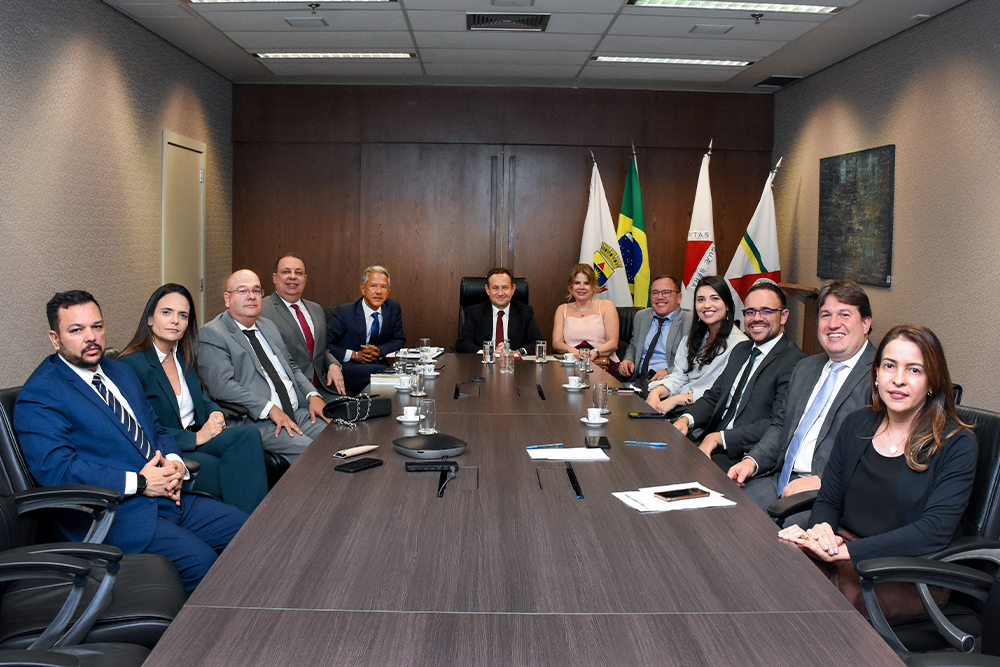 Not---Pr-recebe-visita-de-Juizes-de-Uberlancia.jpg