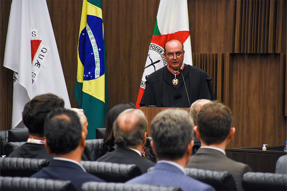 Novos desembargadores tomam posse no TJMG e recebem Colar do Mérito Judiciário Portal TJMG