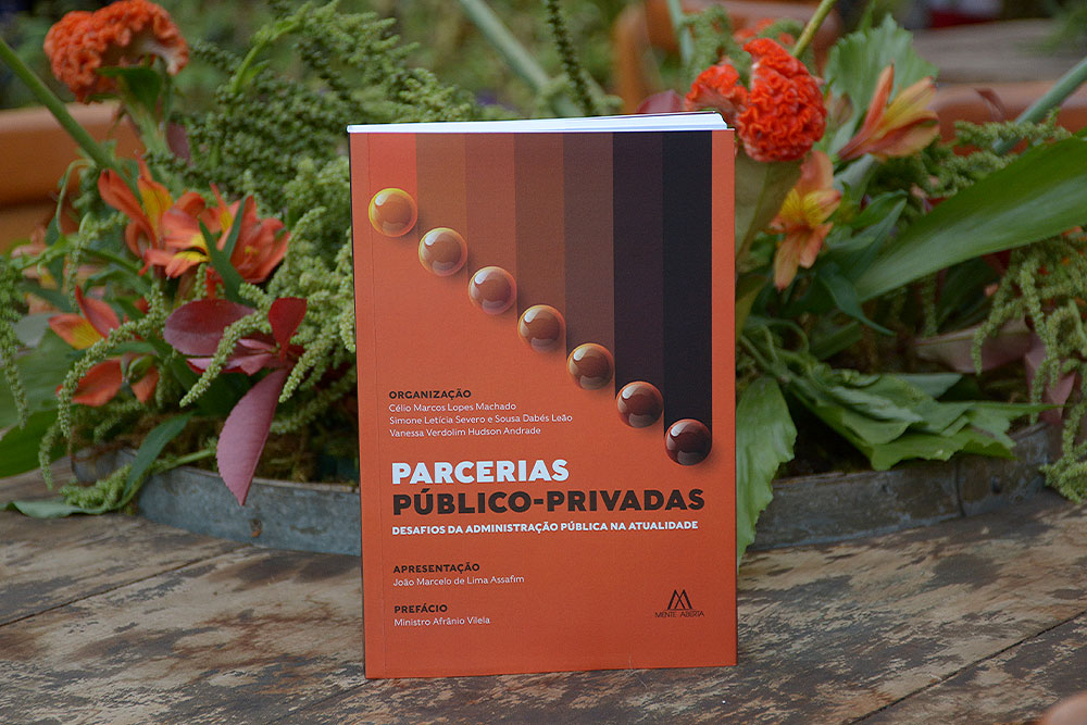 Not---Lancamento-de-livro-Desembargadora-Lilian-Maciel-6.jpg