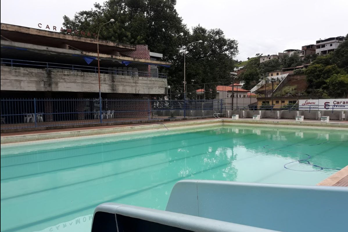 Piscina do Clube Caramonãs