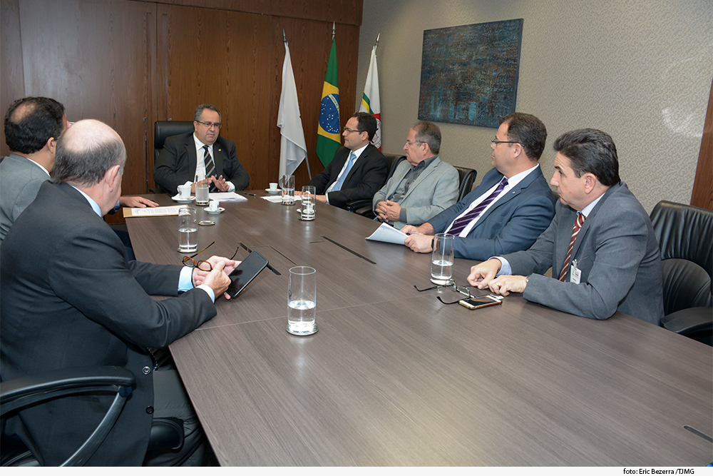 noticia01--construcao-forum-gov.-valadares-04-09-18.jpg