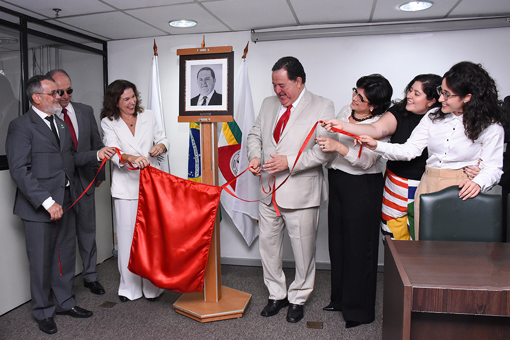 Not---Cerimonia-de-inauguracao-da-foto-do-Des.-Tiago-Pinto._7.jpg
