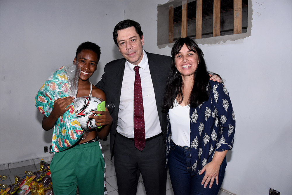 Not---Nucleo-de-Voluntariado-realiza-acao-de-Natal--Ocupacao-Anita-Santos._5.jpg