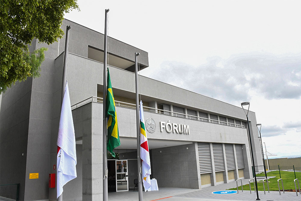 Not---Forum-de-Bom-Sucesso---Bandeira-a-meio-mastro.jpg