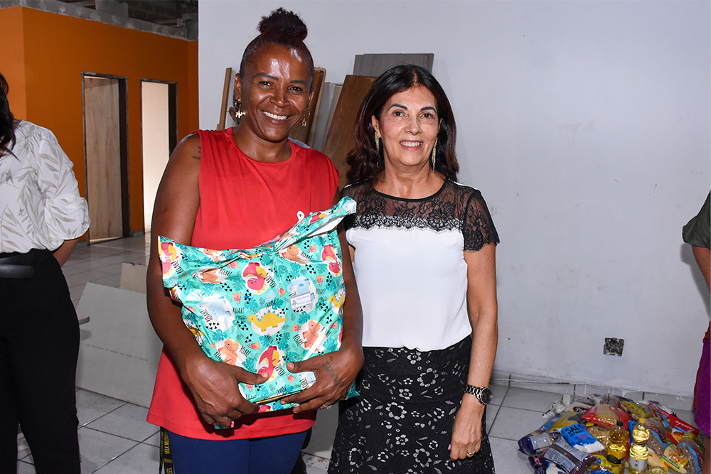 Not---Nucleo-de-Voluntariado-realiza-acao-de-Natal--Ocupacao-Anita-Santos._6.jpg