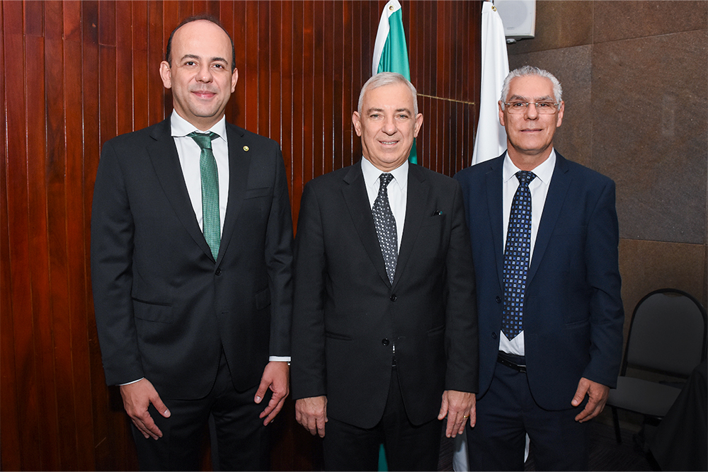 Not---Posse-no-TRE-dos-juizes-Antonio-Leite-de-Pauda-e-Marcos-Lourenco._1.jpg