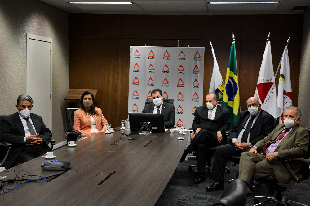 not---Reuniao-sobre-as-acoes-coletivas-envolvendo-o-caso-de-Mariana.jpg