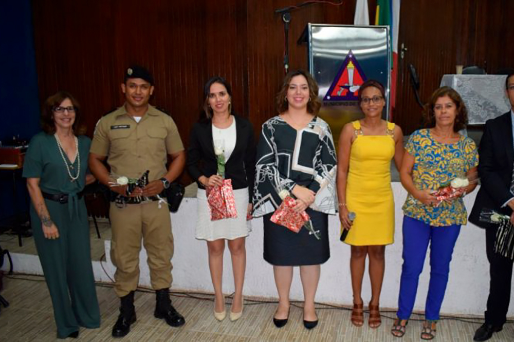 Juíza com autoridades de Timóteo