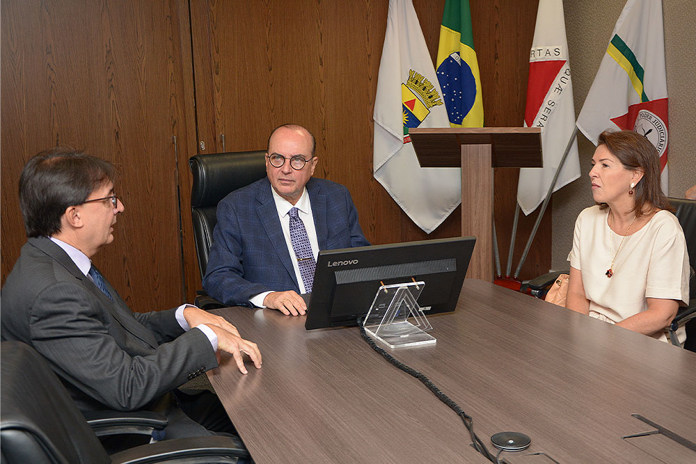 Not---Assinatura-de-termo-em-exercicio-juiza-de-direito-Maria-Dolores-Cordovil10.jpg