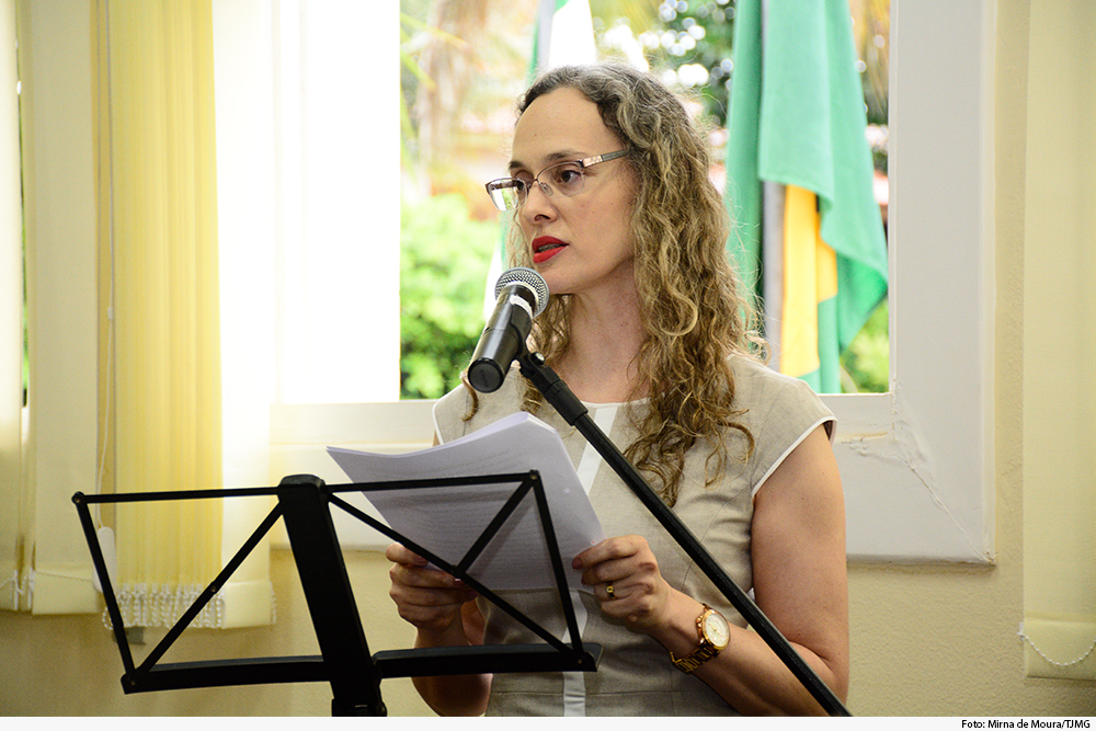 not-eloi-mendes-dra-adriana-diretora-10.12.19.jpg