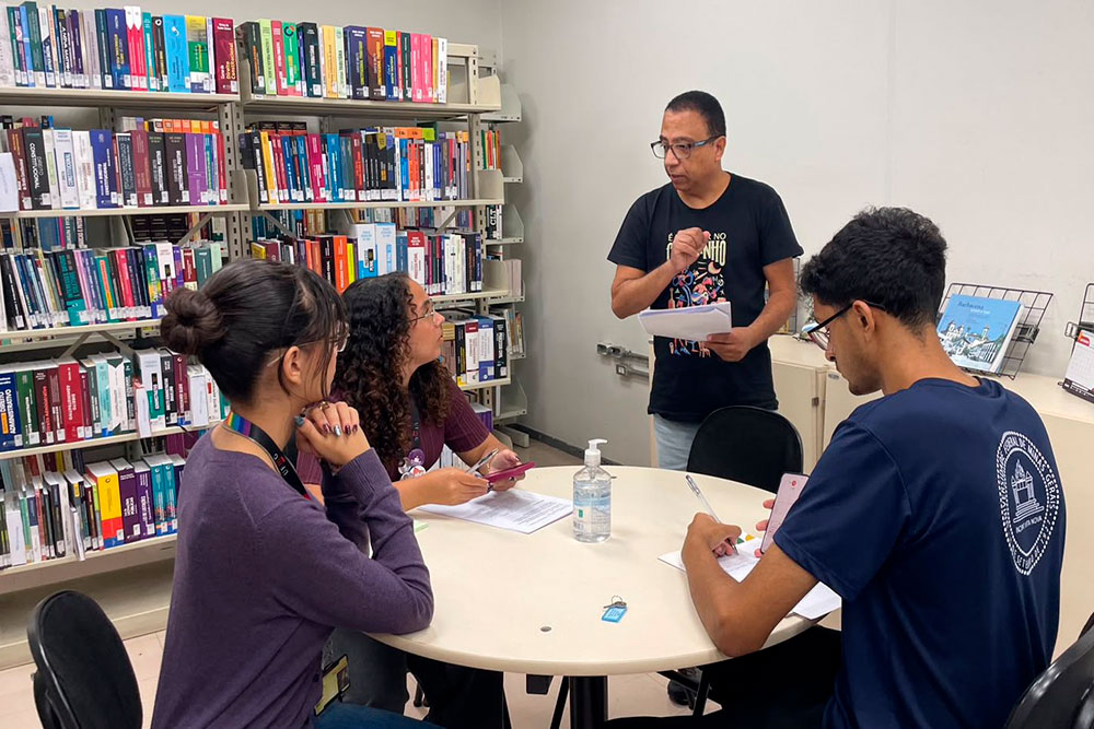 Not---visita-biblioteca-da-EJEF.jpg