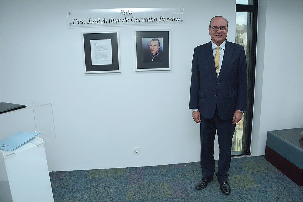 Not---Reuniao-pres-TJMG-Jose-Arthur-Filho-e-pres-do-TS22.jpg