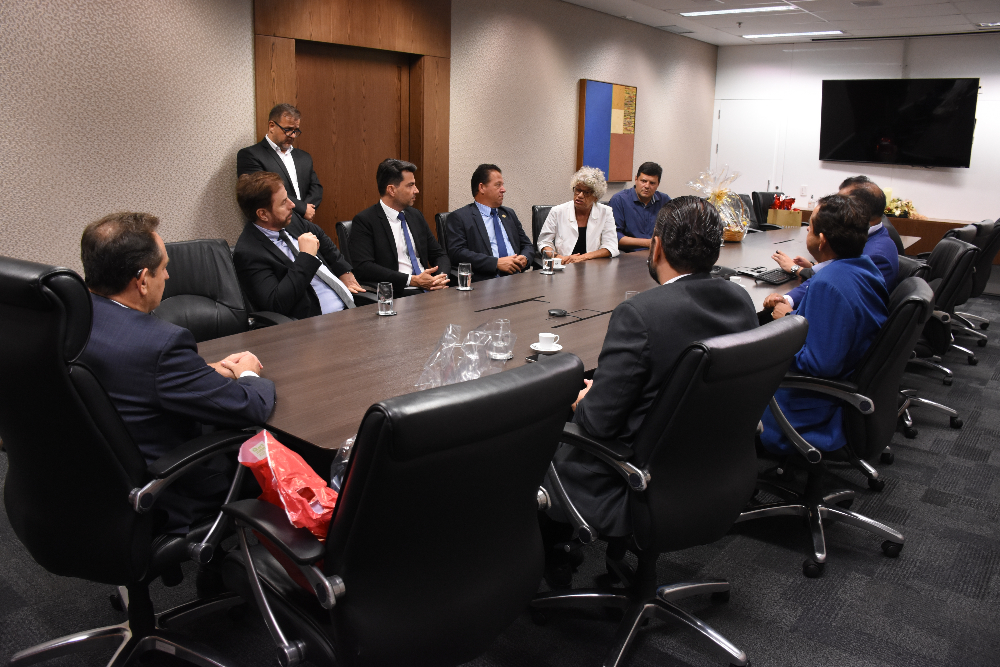not-visita-comitiva-dep-arantes.jpg