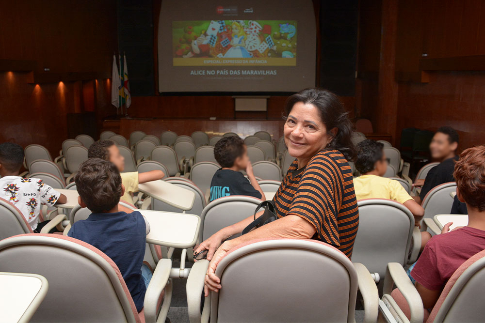 Not-Cineclube-TJ-Especial-Expresso-da-Infancia-Alice-no-Pais-das-Maravilhas-Maria-Aparecida-Lopes copiar.jpg
