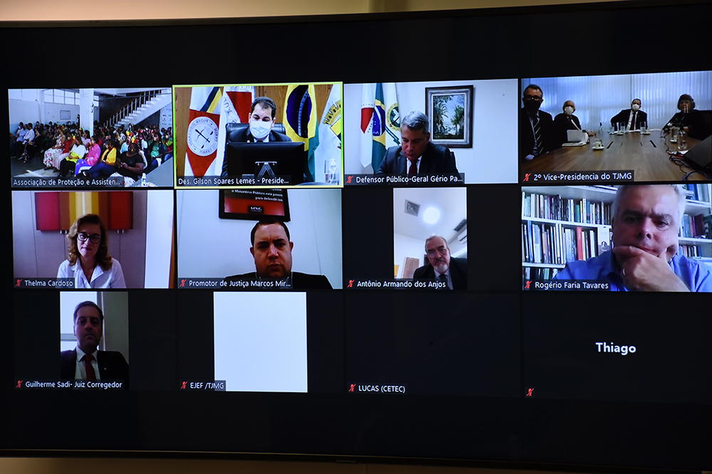 Tela mostra participantes de videoconferência