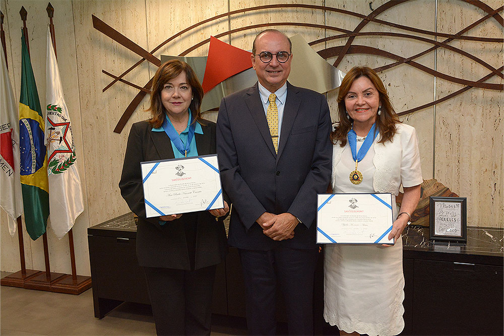 Not---Governador-em-exercicio-e-pres-do-TJMG-entrega-medalhas-a-diretoria-do-TJMG-CA.jpg