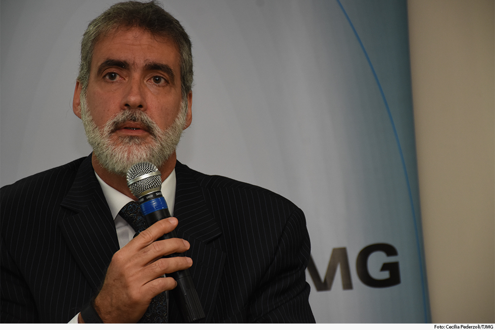 Ministro Rogério Schietti Cruz (homem de terno, meia idade de barba)