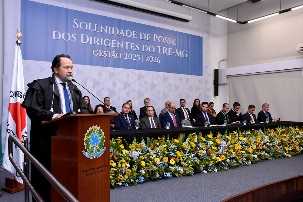 Not---Des-Ramon-Tacio-Posse-do-des-Julio-Lorens-na-presidencia-do-TRE.1.jpg