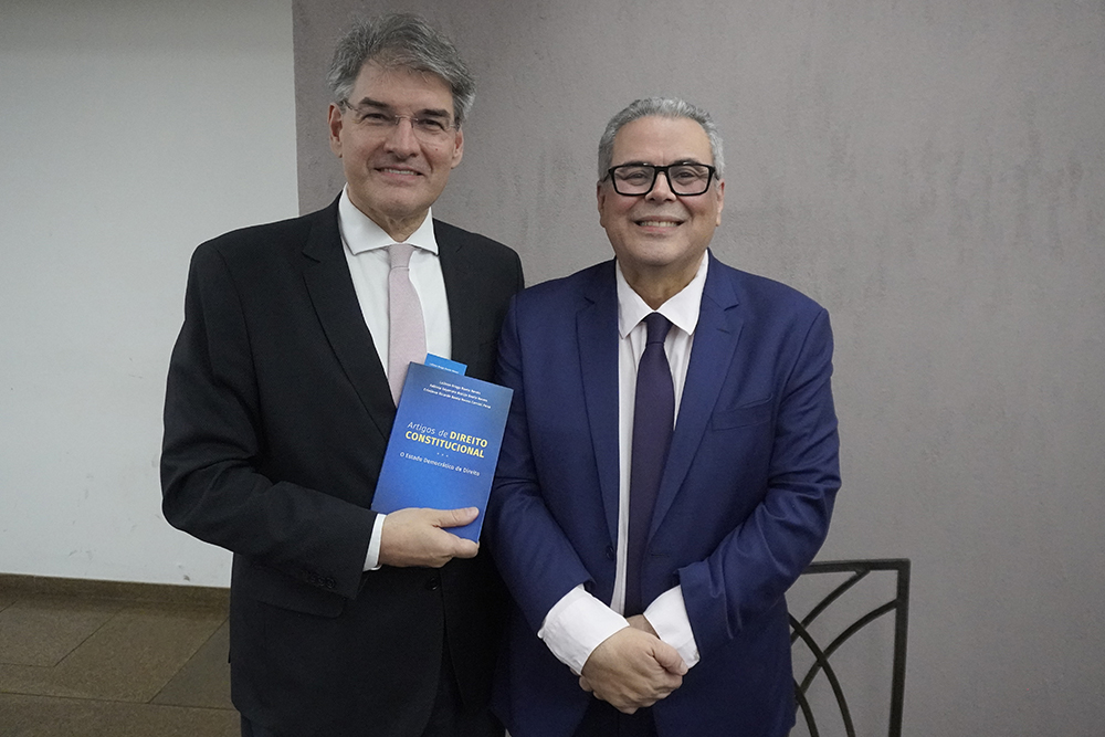 Not 2 Lanc Livro Artigos de Direito Constitucional do Des Baeta Neves.jpg