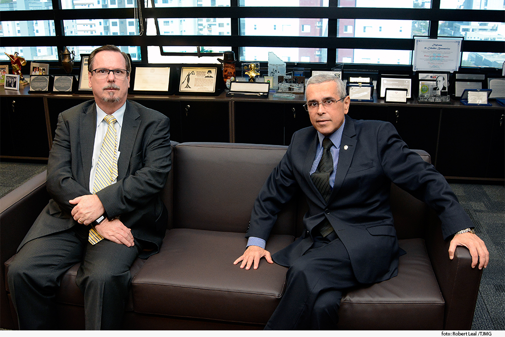 Noticia-foto-presidente-com-membro-do-CNJ.jpg