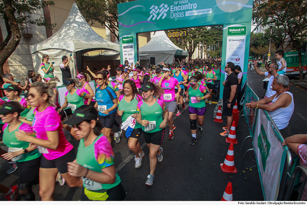 Mulheres participando da corrida de rua