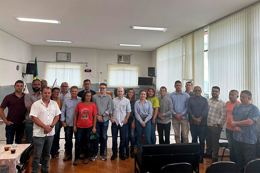 Not---Visita-comissao-de-assuntos-fundiarios11-Juiz-Dr-Claudio-Schiavo-diretor-do-foro.jpg
